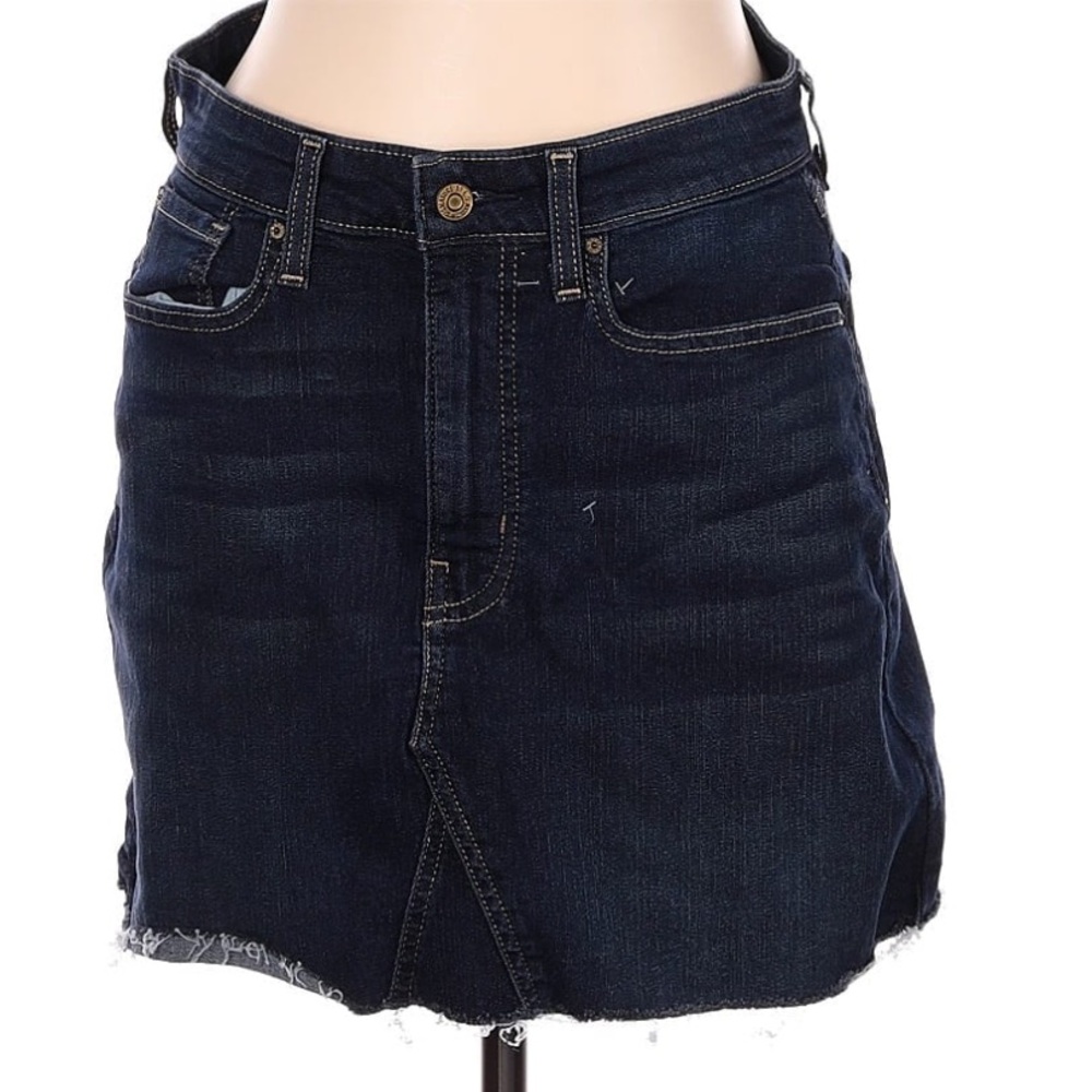 NWOT Levi’s mid rise jean skirt size 10